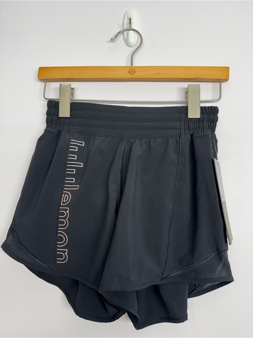 46: Lululemon Hotty Hot High-Rise Lined Short 4" *Graphic Black Size 4 NWT